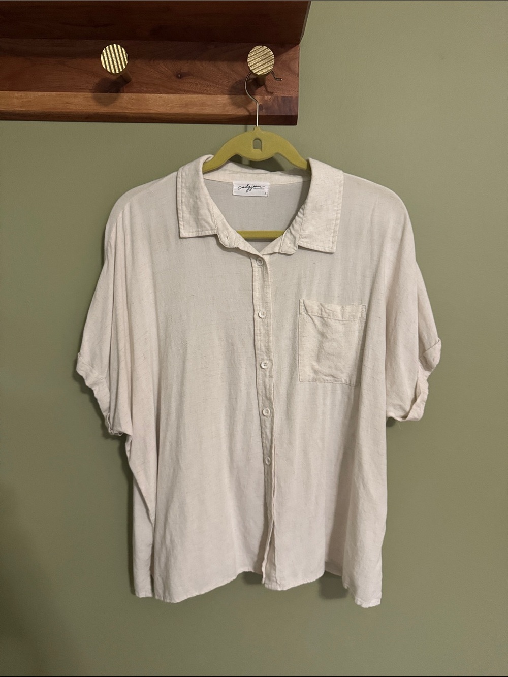 Light Beige Short-Sleeve Button-Up Shirt